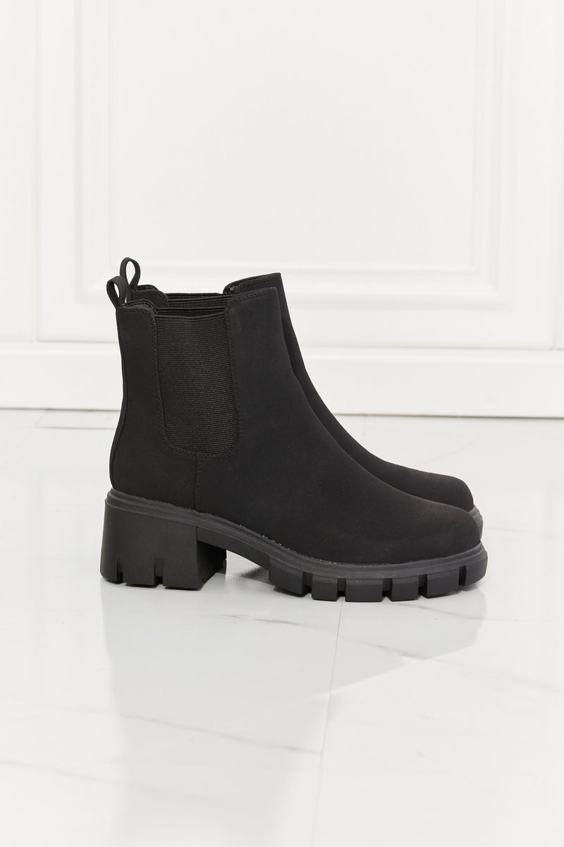 MMShoes Work For It Matte Lug Sole Chelsea Boots in Black.