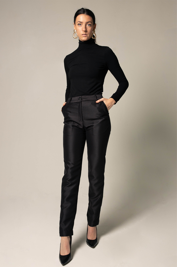 Elegant Skinny Pants in Black.